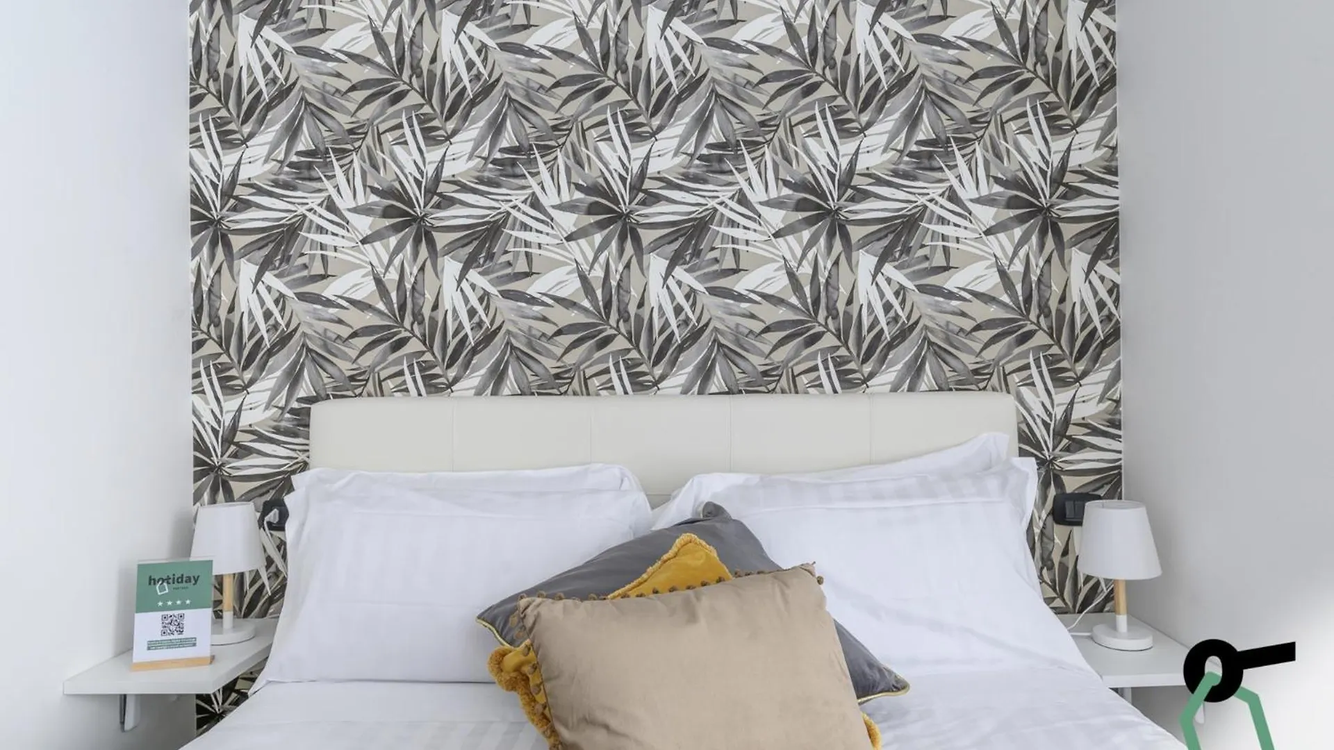 Hotiday Room Collection - Napoli Centro Storico Aparthotel Naples