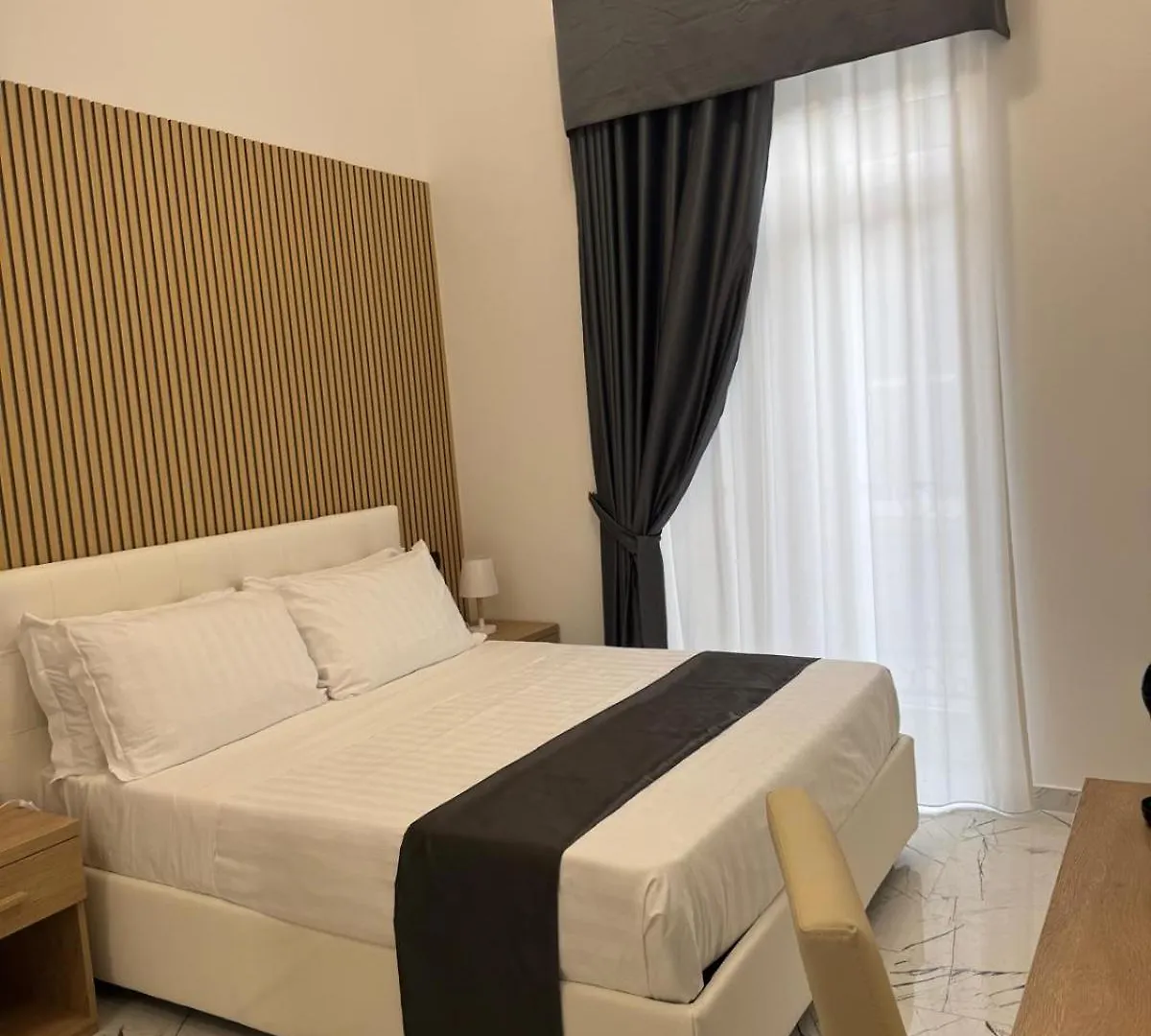 Aparthotel Hotiday Room Collection - Napoli Centro Storico Italy