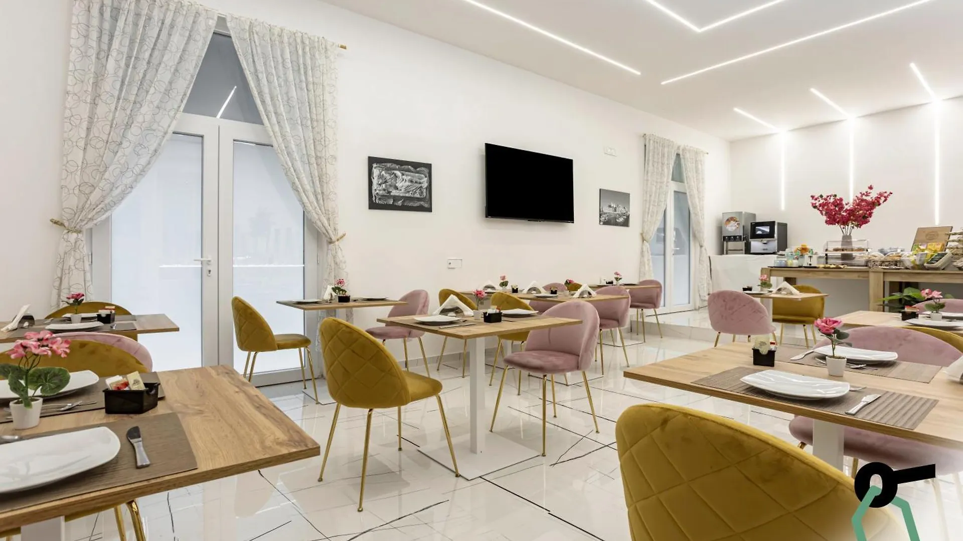 Aparthotel Hotiday Room Collection - Napoli Centro Storico Italy