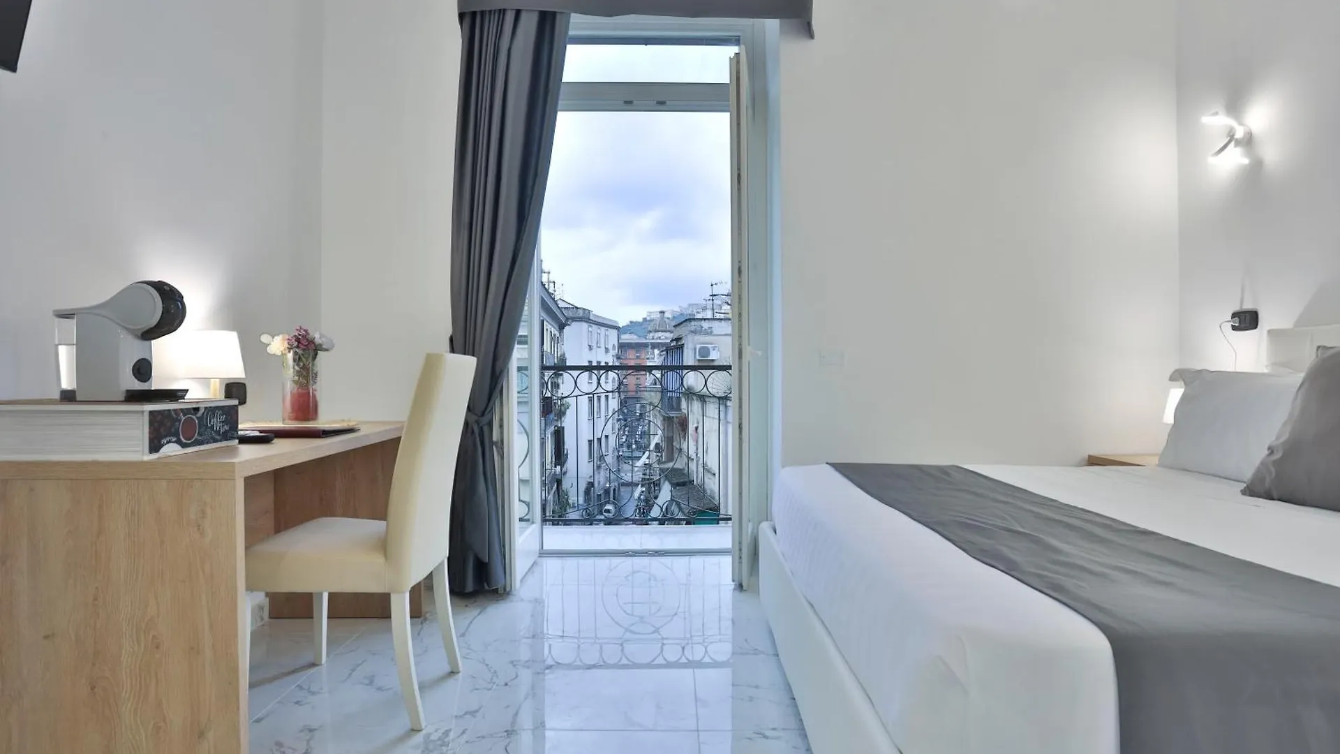 Aparthotel Hotiday Room Collection - Napoli Centro Storico