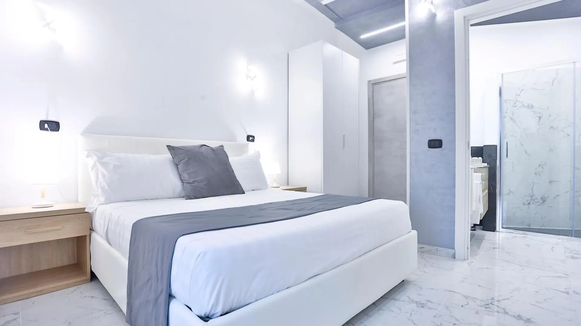 Hotiday Room Collection - Napoli Centro Storico