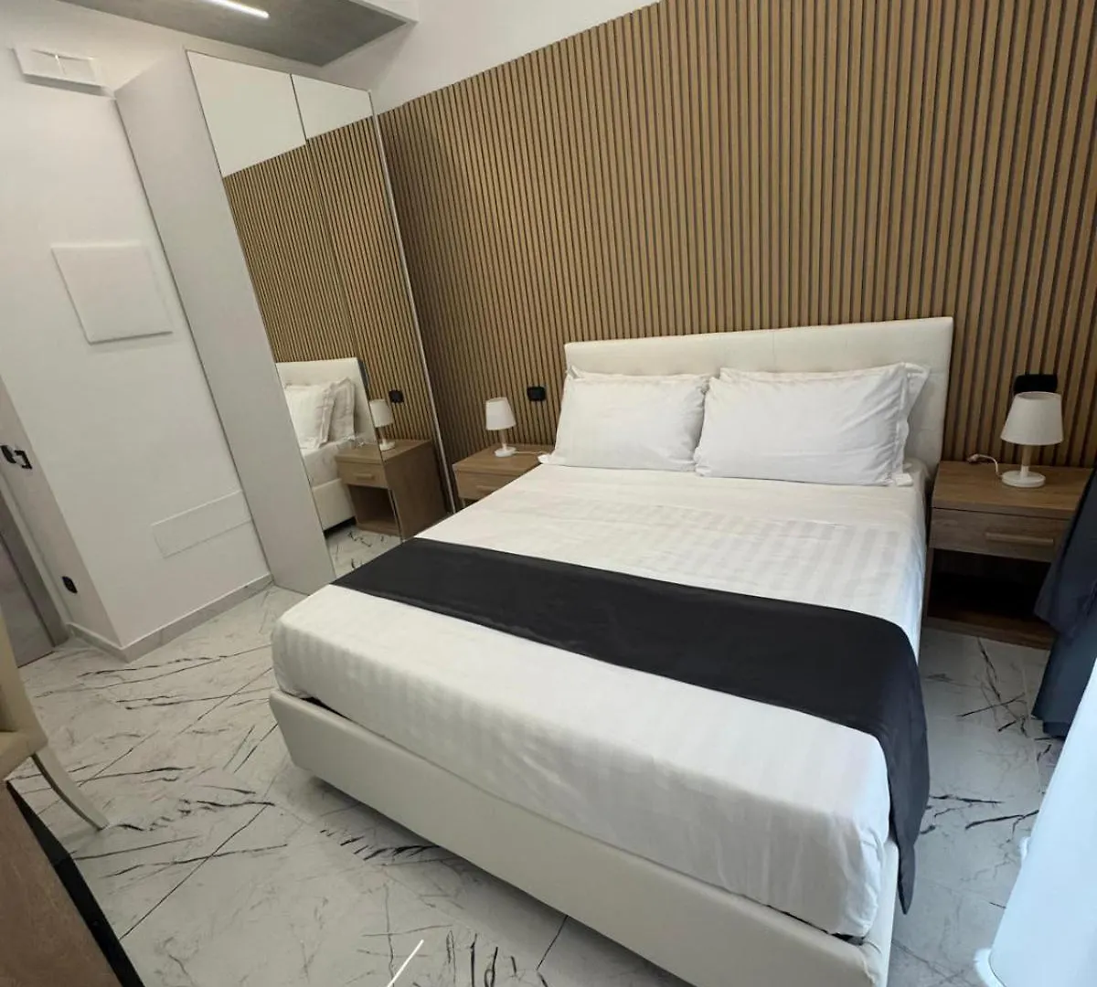 Hotiday Room Collection - Napoli Centro Storico Appart hôtel Naples